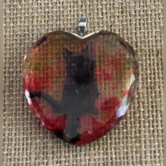 DANBURY MINT POPPY THE BLACK CAT ACRYLIC HEART SHAPED PENDANT RED NO CHAIN - Picture 1 of 2
